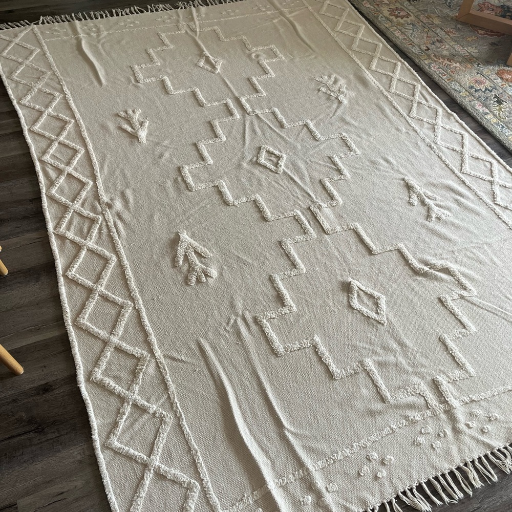 Urban Outfitters Isidora Hilo Tufted Rug - 6x9 Ivory
